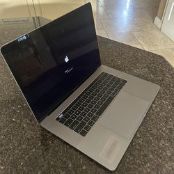 MacBook Pro 15 inch Touchbar 2017 3.1 i7 16Gb 256gb 2GB Video Card Space Grey  