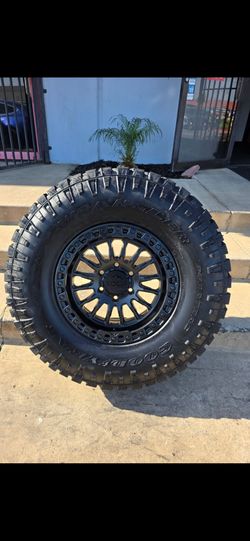 17" LOCK Grit w/ 35" Goodyear Wrangler RT tires