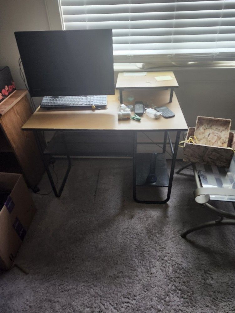 Computer Desk - 25.00
