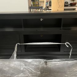 Tv Stand/Entertainment Center 