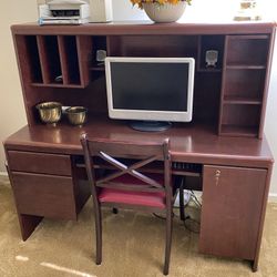 Free Desk And Chair 33414