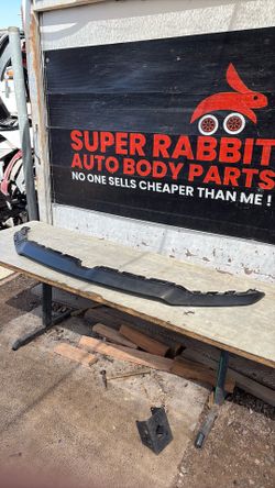 2019 Ram Grille Upper molding Filler OEM 2024