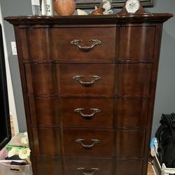 Dresser - Solid wood. Raymour & Flannigan