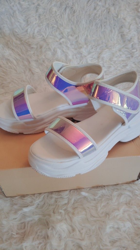 Women's Yoki White Platform Holographic Velcro Strap Open Toe Summertime Shoes Sandals SZ 8.5