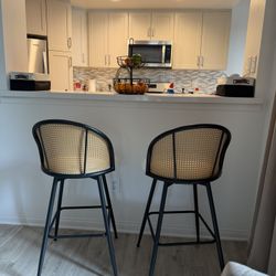 29” Bar Stools – Set of 2 (Like New)