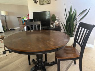 Round Pedestal Dining Table with Chairs