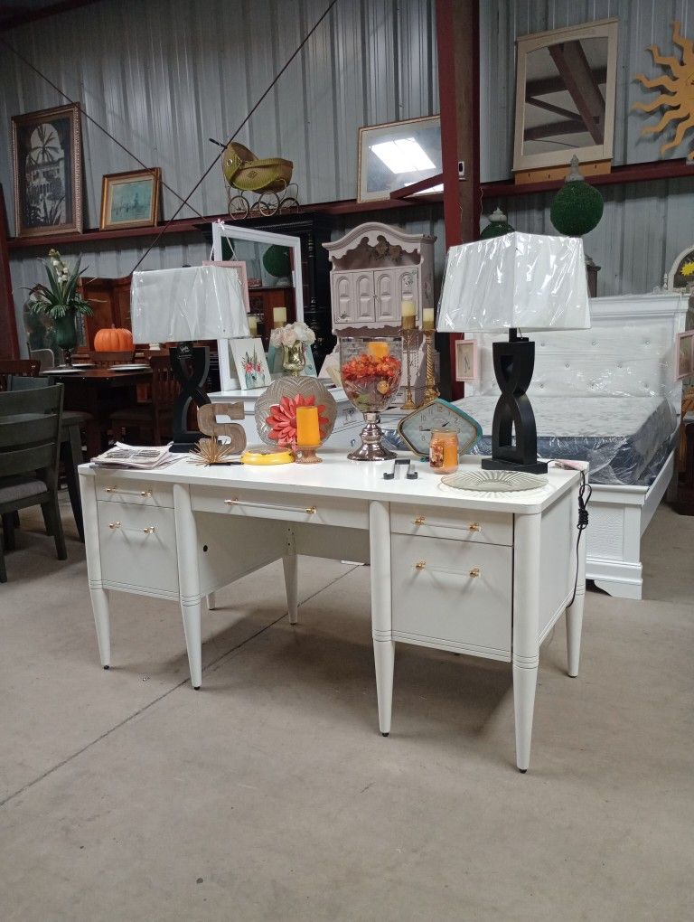 Elegant White Desk With Gold Accents