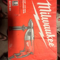 It's brand new, it hasn't been used. Everything works perfectly.