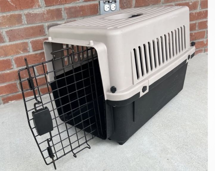 Precision Pet Products Cargo Kennel MEDIUM Carrier 24 x 16 x 15 - Excellent Condition- used once