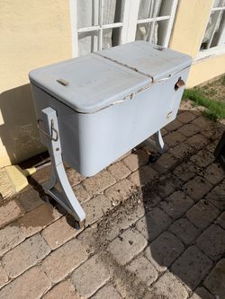 Vintage Standing Cooler