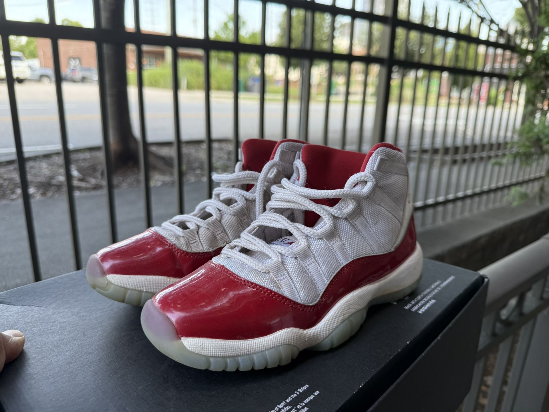 Retro 11 Grade School Size 5