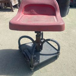 Craftsman Padded Mechanic Rolling Stool