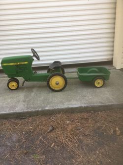 John Deere Tractor and Wagon Model 520