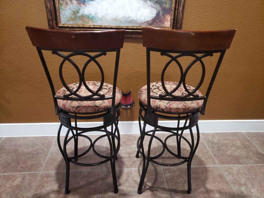 2 bar stools,good condition only few little scratches on the back.