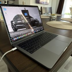 MacBook Pro 13” 2017 – Battery Normal – Great Condition