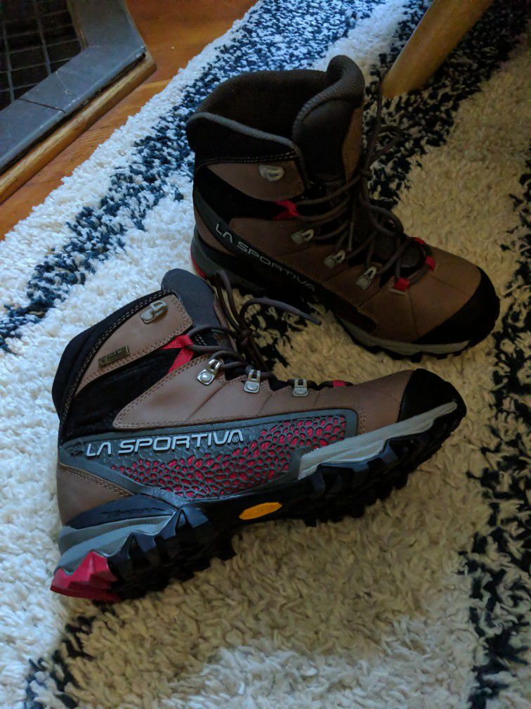 La Sportiva Women's Hiking Boots, Size 7
