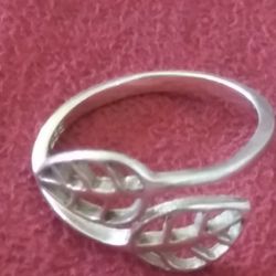  Necklaces.LOOK!! 925 STERLING SILVER OVERLAP LEAF RING size 5.5.very nice..