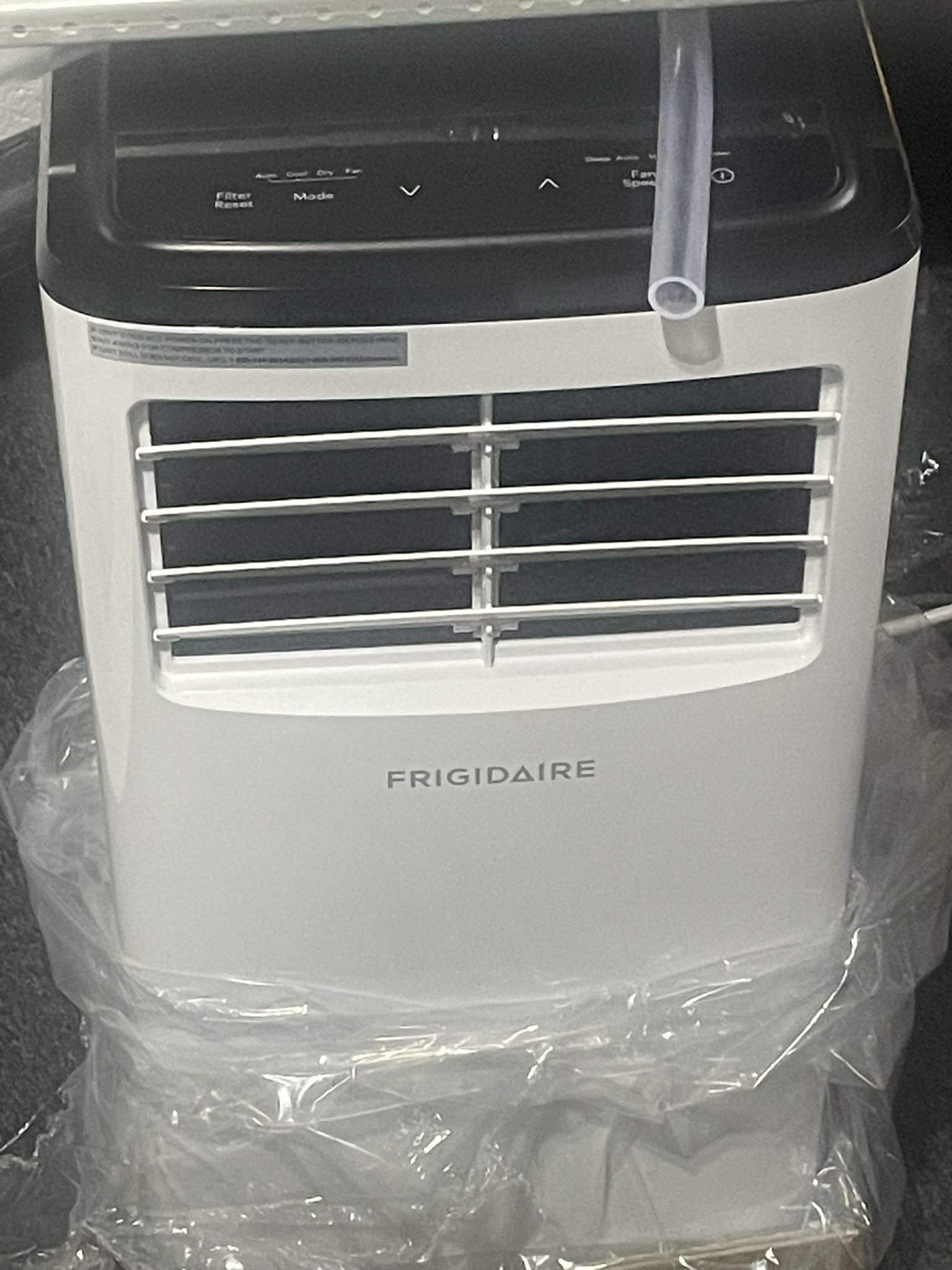 Portable air conditioner 8000 BTU brand new includes all attachments half the cost of buying in a store