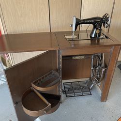 Vintage SINGER Sewing Machine with Original Wooden Cabinet
