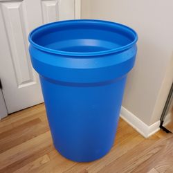 Barrels/Drums Removable Top 30Gallon/114L Like New, Clean.  Food grade, good for wine, cabbage, Rain Water Collecting And More.  Multiple available.