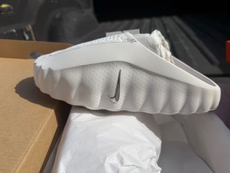 Women’s Nike Mind 001-Summit White/Metallic Silver DS (Size 10 -Women’s )