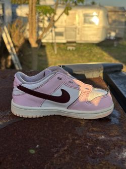 Dunks Preschool Size 8 Doesn’t Have Laces But Is Still Good Condition