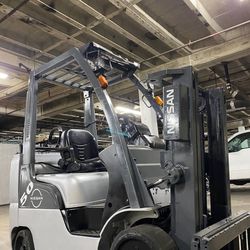 NISSAN forklift For Sale 5500 Lb