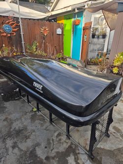Thule rooftop cargo box