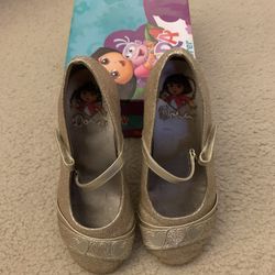 Dora the Explorer Wedge Compense Gold Dorado Kids Shoes Size 10.5  Cash only  