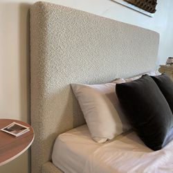 Luxury Bouclé Platform Bed – Curved Headboard / Free Local Delivery 🚚 