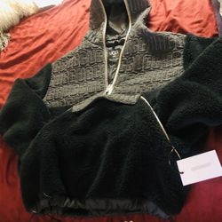 UGG SWEATSHIRT size m  New