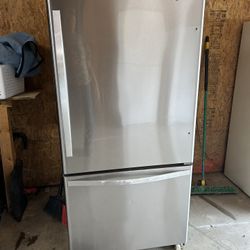 REFRIGERATOR 