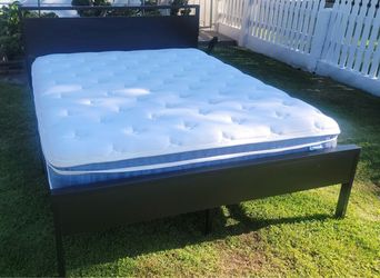 Beutiful Queen bed with good mattress