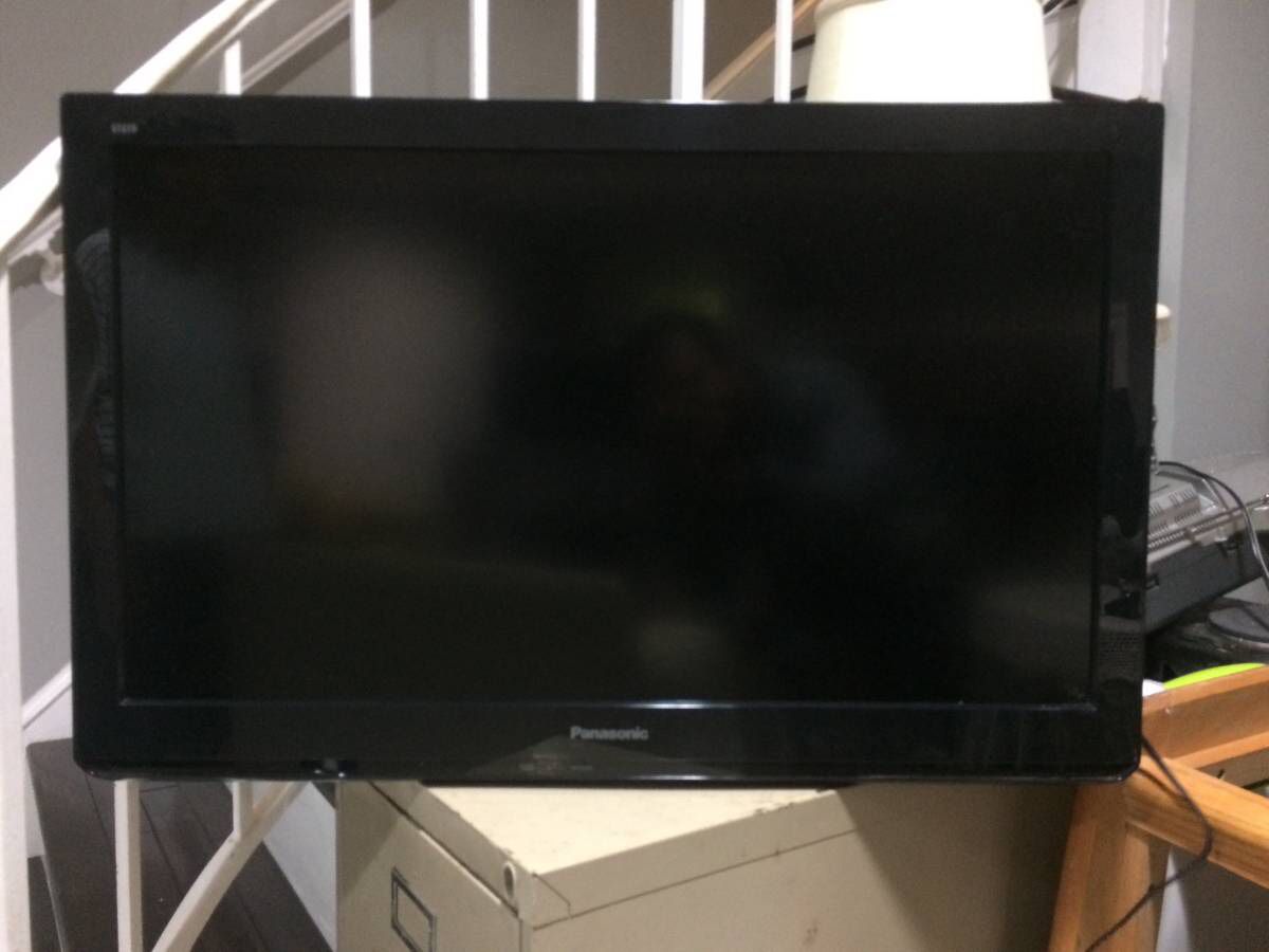 Panasonic LCD 32 inch TV with remote