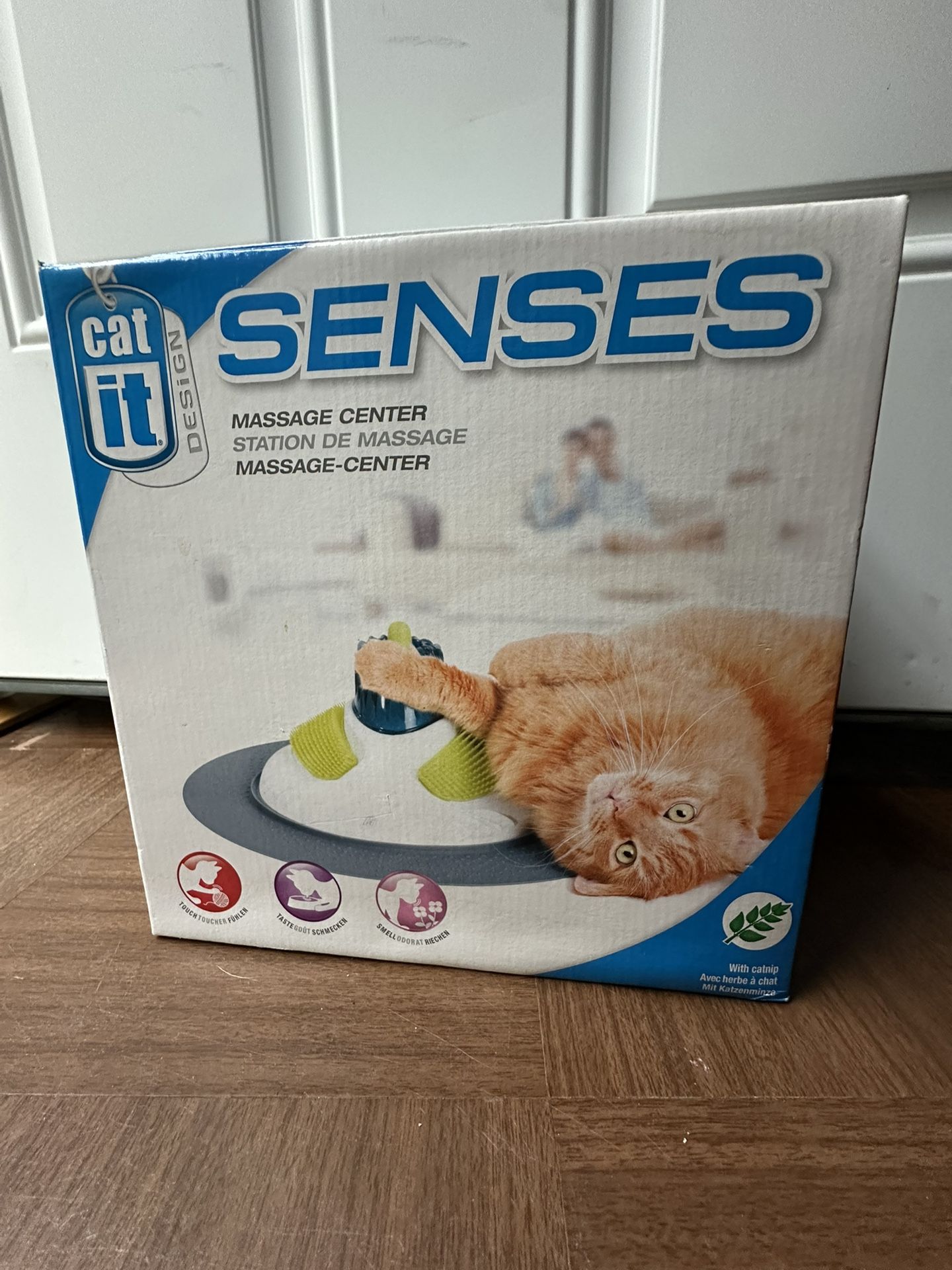 cat it Design Senses Massage Center for cats, like new in box