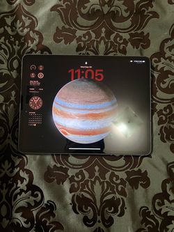 iPad Pro (12.9-Inch) (6th Generation)