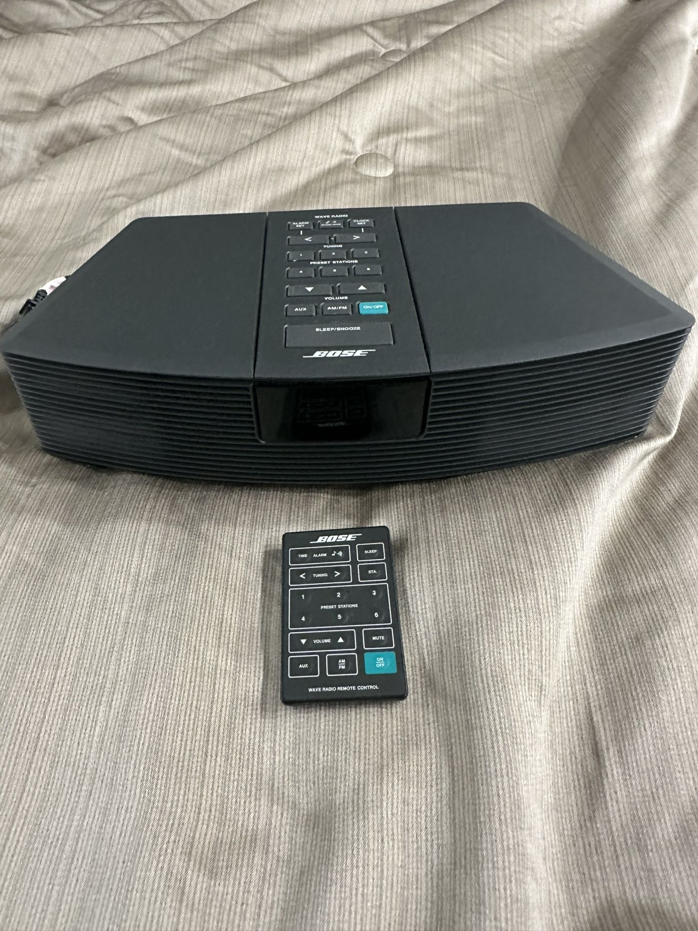 Bose Wave Radio AM/FM Alarm Clock Model AWR1-1W With Remote -