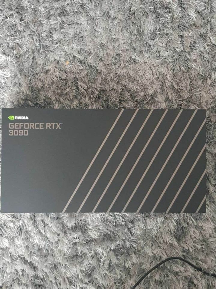 GeForce RTX 3090 Founders Edition..