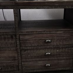 Dresser/ Tv Stand
