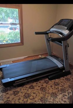 NORDICTRACK COMMERCIAL 1750 TREADMILL ( LIKE NEW & DELIVERY AVAILABLE TODAY)