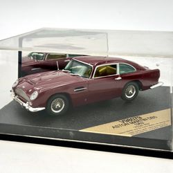Vitesse 1:43 Scale Diecast Model Car - 1963 Aston Martin DB5 (Peony Red)