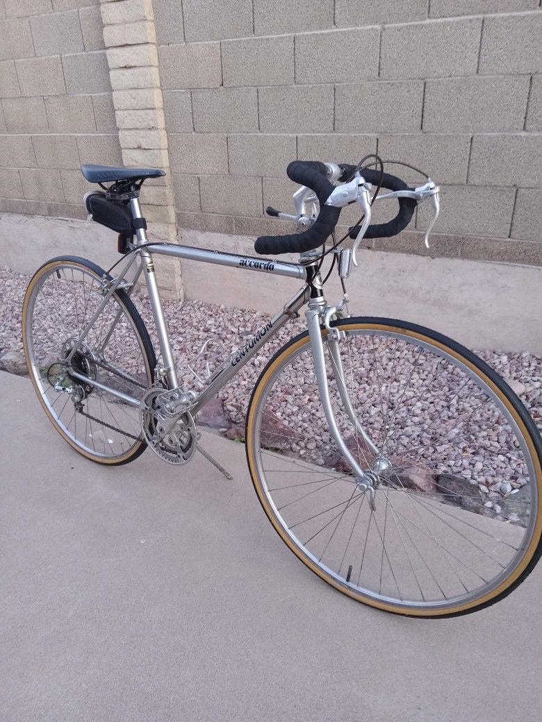 VINTAGE BIKE CENTURION ACCORDO OLD SCHOOL TIRES SIZE 700C FRAME SIZE LARGER VERY GOOD CONDITION NEW TIRES 