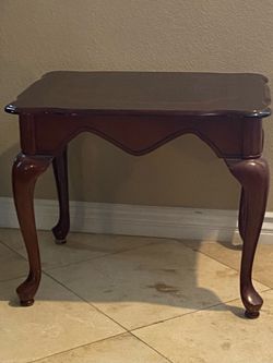 End/ cocktail table