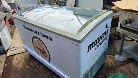 5 ft ice cream freezer