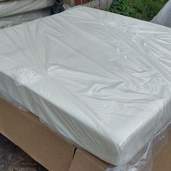 Tempurpedic King Size Mattress (Mattress Only)