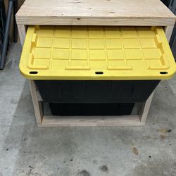 Small rack that holds 2@27gallon totes