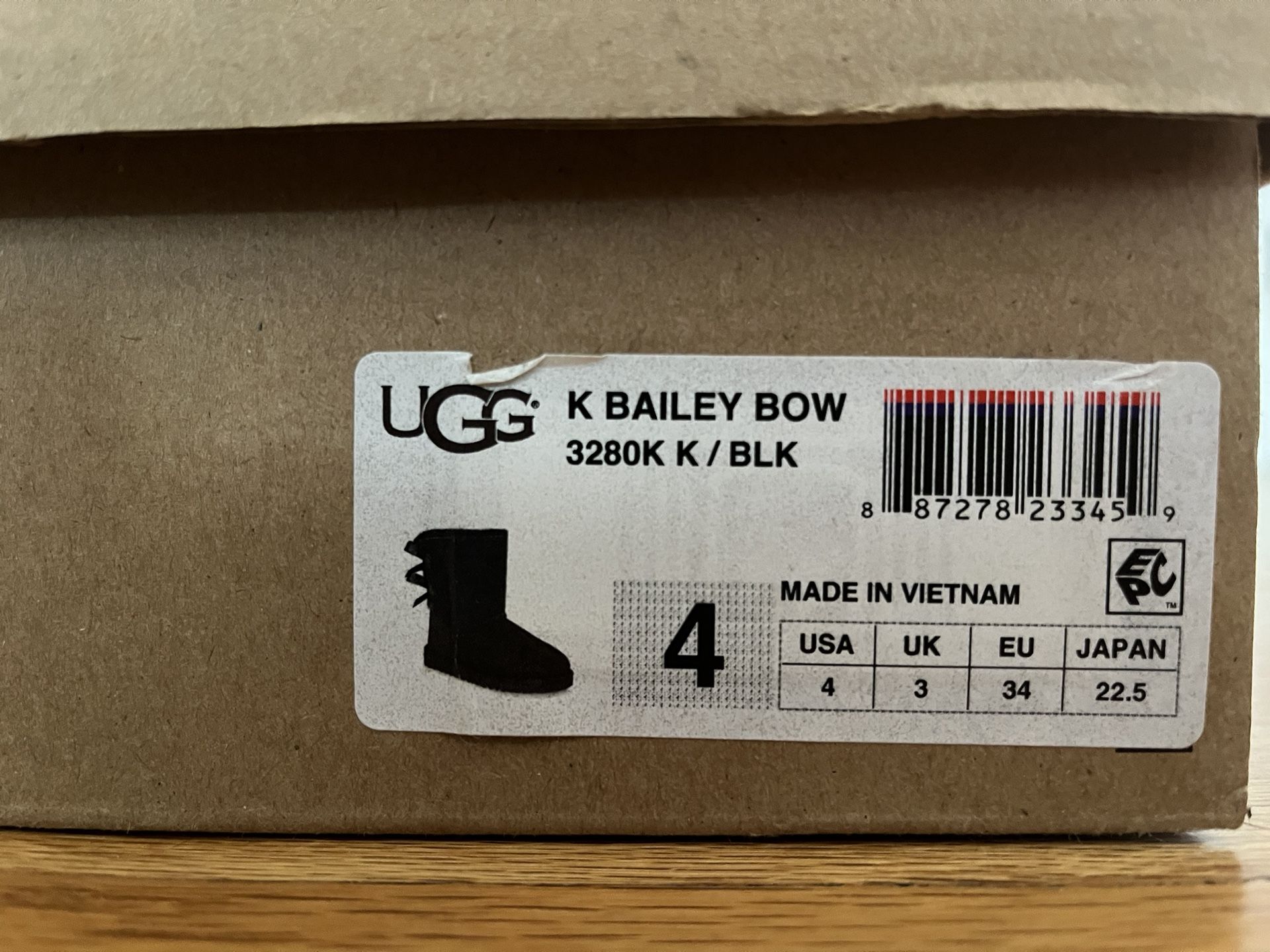 UGGS bailey bow boots black big kids size 4