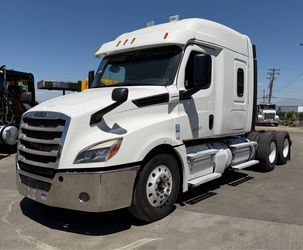 2020 Freightliner Cascadia 126 (60” Midroof)