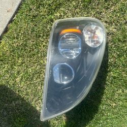 Freithtliner Cascadia Headlight Right Side 