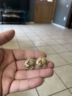 The World is Yours-10K Earrinngs